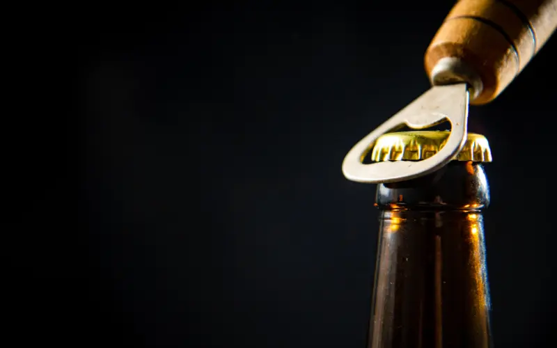 Bottle Opener/Corkscrew: 