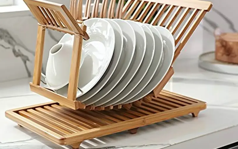 Foldable Dish Rack: Convenient for storage when not in use: